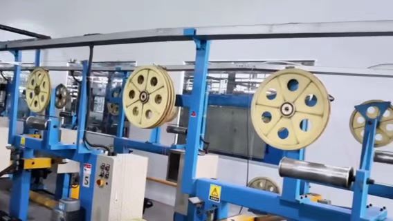 深圳光博會(huì)揭幕，AR眼鏡用上一個(gè)光機(jī)驅(qū)動(dòng)雙眼，超3800家企業(yè)參展 